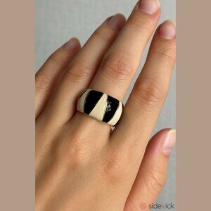 Vintage Black & Cream Enamel Band Ring Gold Tone Size 6.5